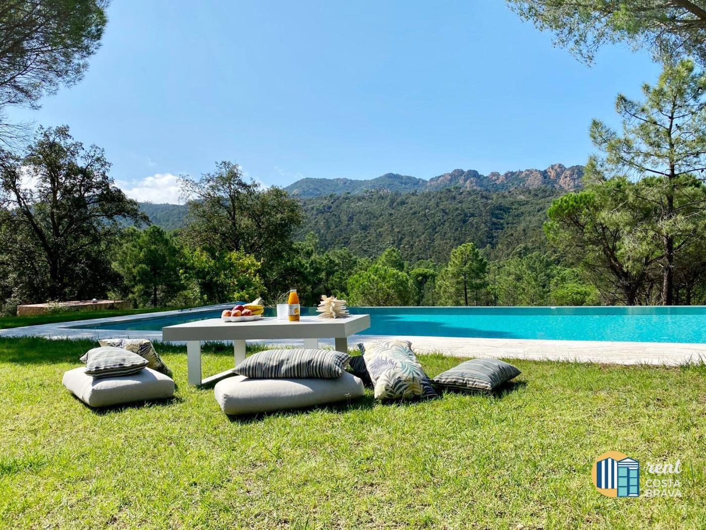 Casa Maravilla al Golf Costa Brava amb piscina privada infinita. a Santa Cristina d'Aro