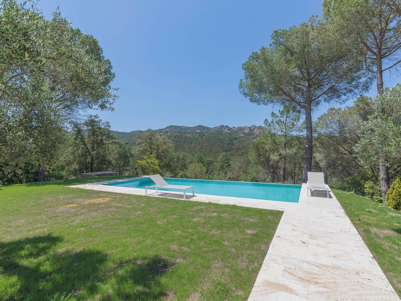 Casa Maravilla al Golf Costa Brava amb piscina privada infinita. a Santa Cristina d'Aro