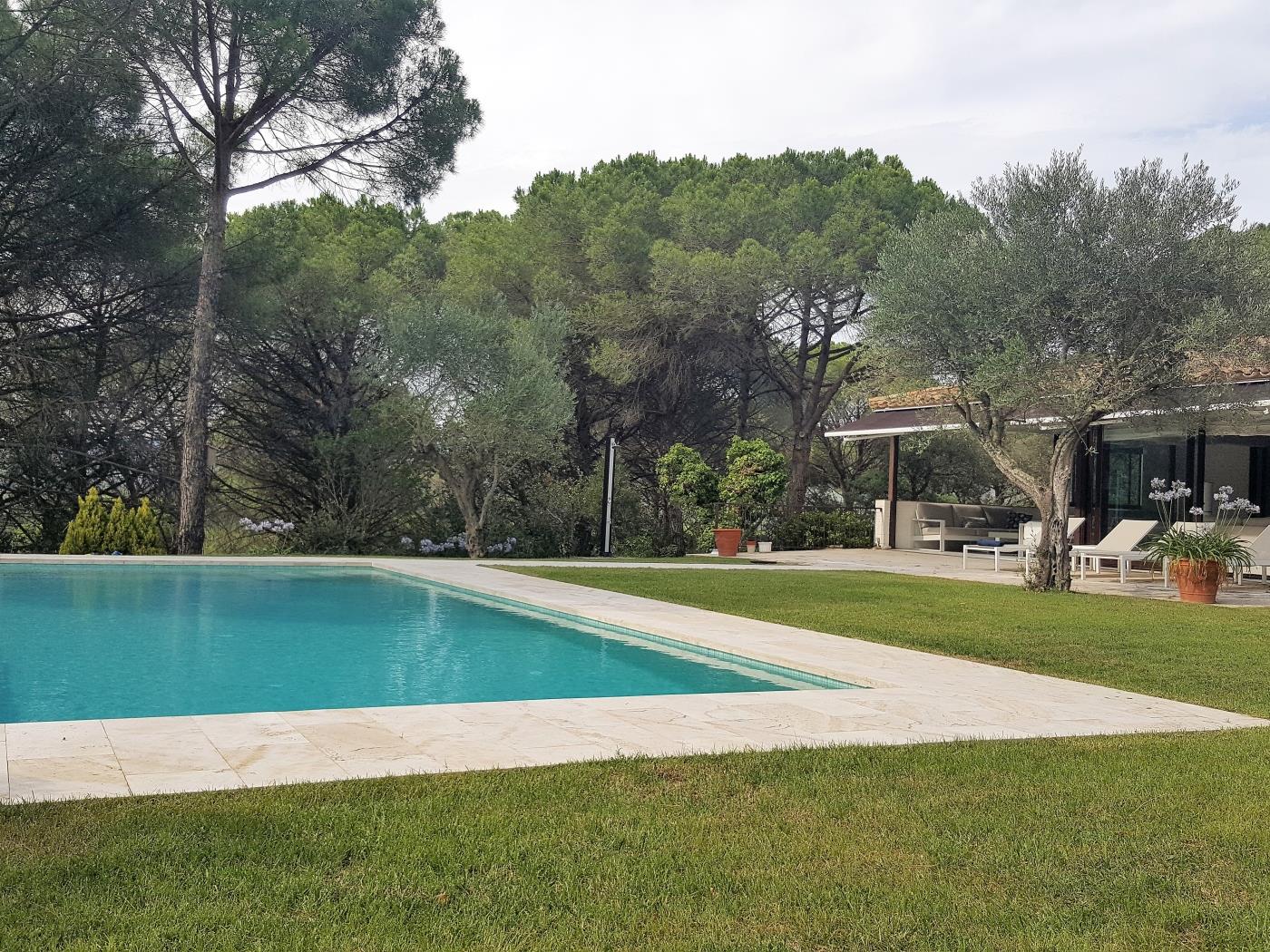 Casa Maravilla en el Golf Costa Brava con piscina privada infinita. en Santa Cristina d'Aro