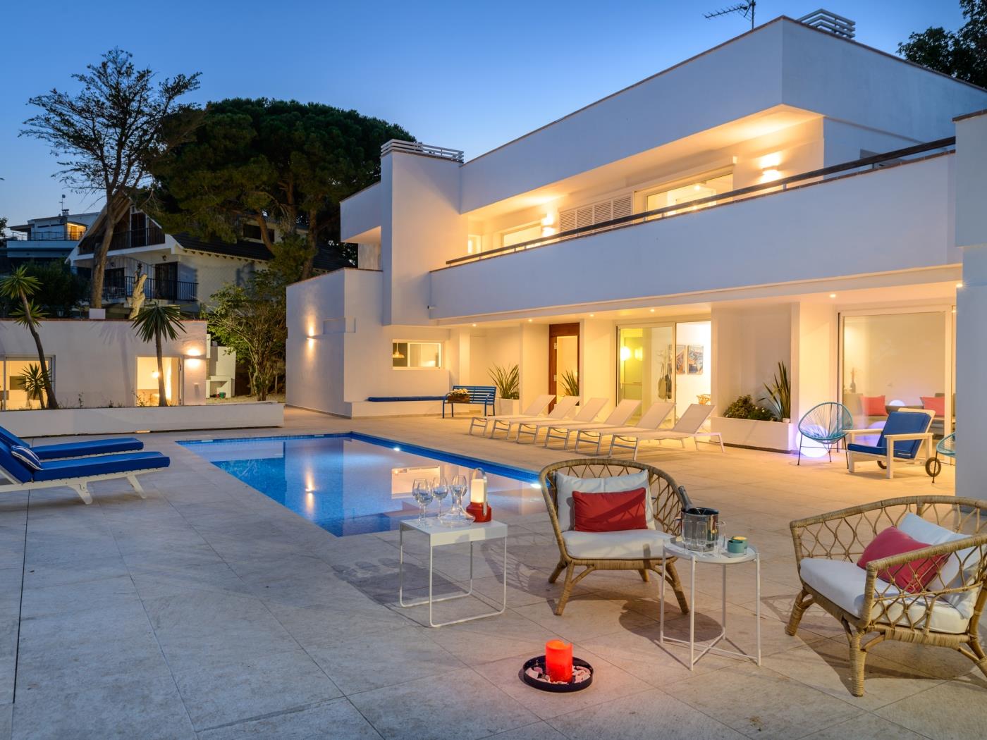 Villa Juca Blanca con aire acondicionado, WIFI gratuito y vista al mar en Calonge