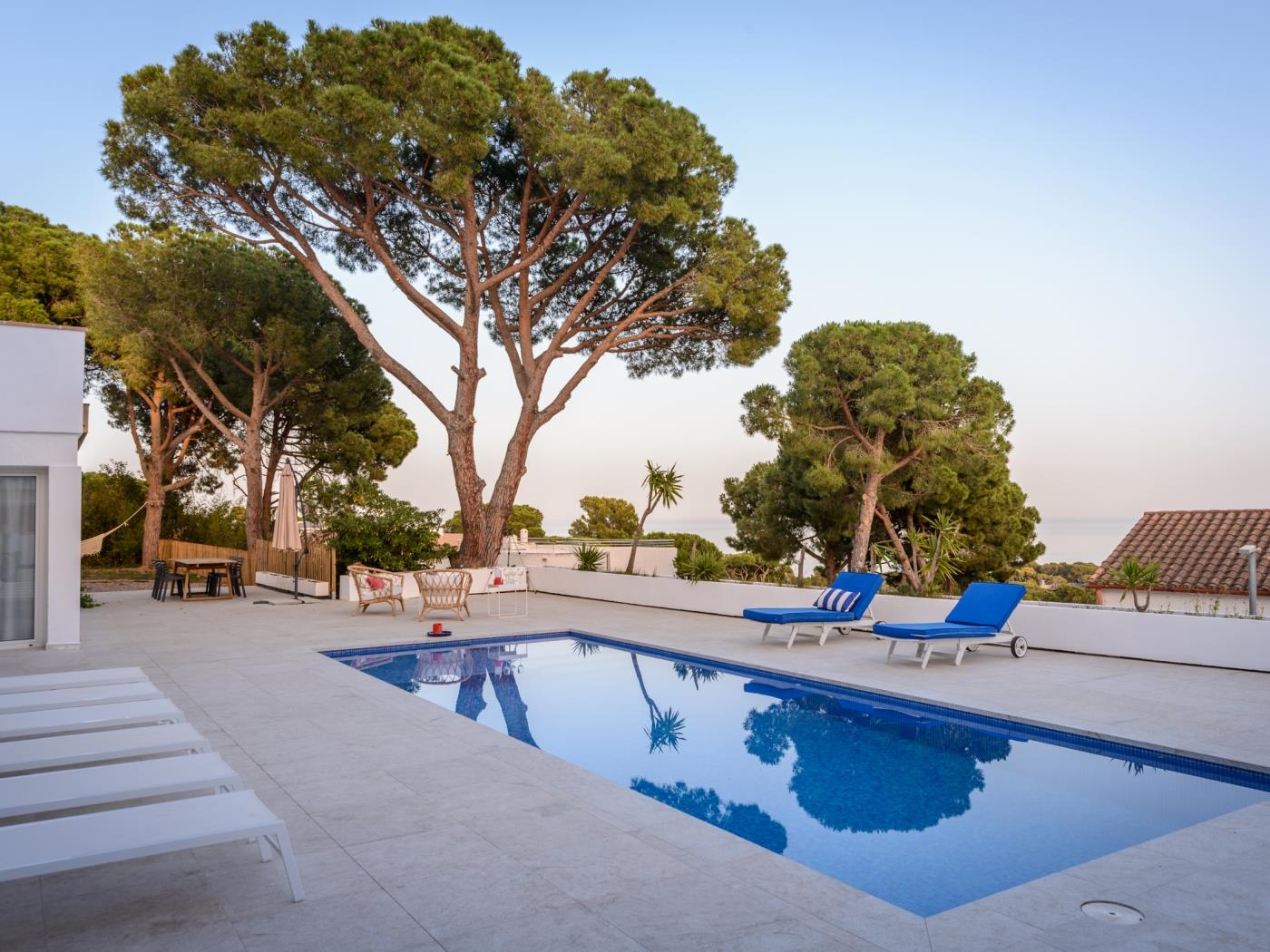Villa Juca Blanca con aire acondicionado, WIFI gratuito y vista al mar en Calonge