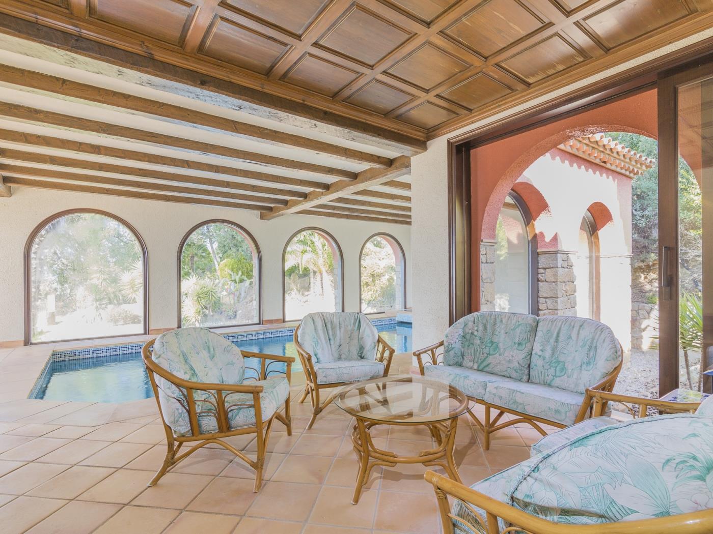 Villa Horizonte con piscina interior y vistas espectaculares en Platja d'Aro