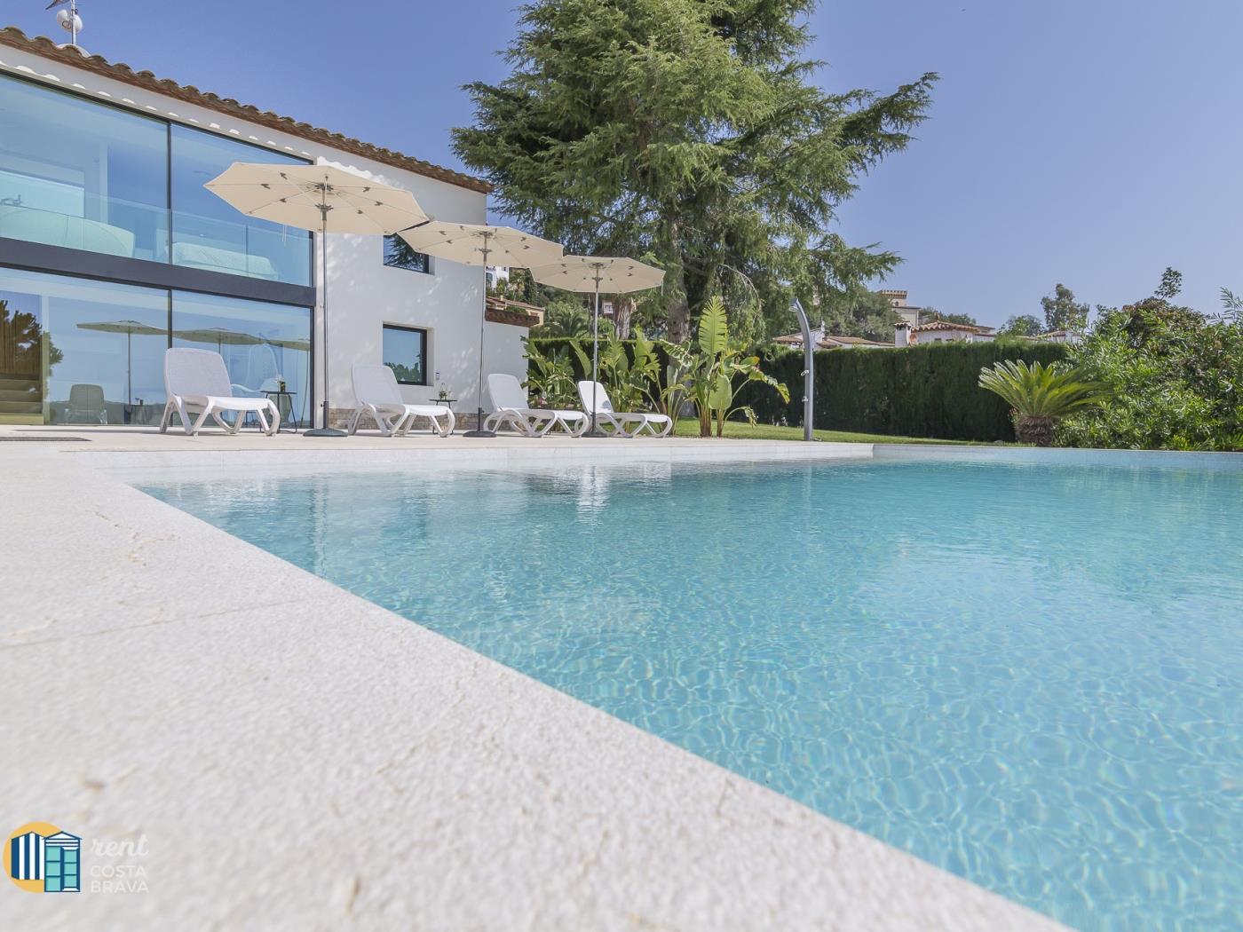 Villa la Dolça con piscina infinita, WIFI gratuito, aire acondicionado. en Calonge