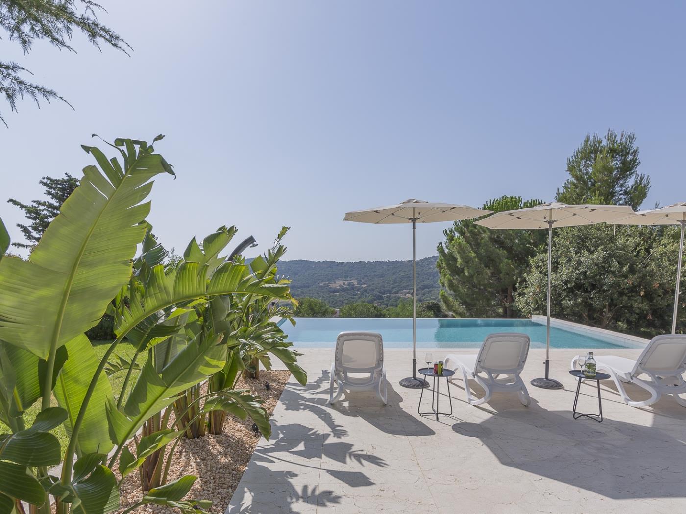 Villa la Dolça met infinity pool, gratis WiFi, airco en uitzicht op zee. .en Calonge