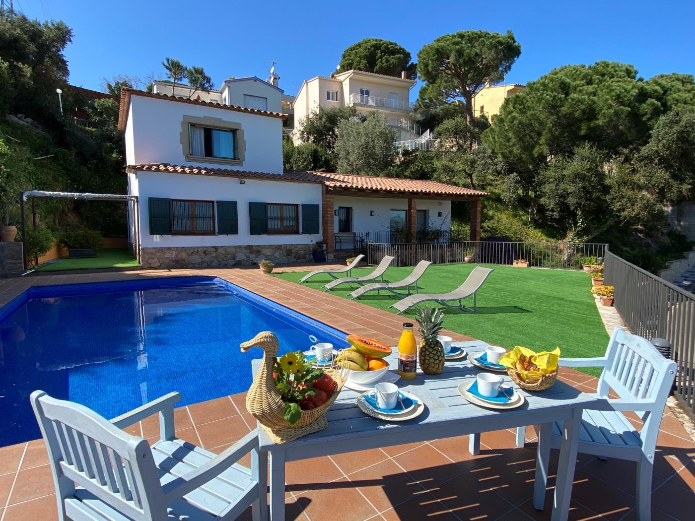 Villa Inge amb piscina i vistes al mar a Platja d'Aro