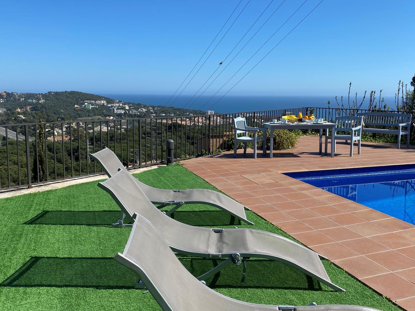 Villa Inge con piscina y vistas al mar en Platja d'Aro