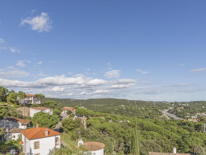 Villa Inge met uitzicht op het zwembad en de zee .en Platja d'Aro