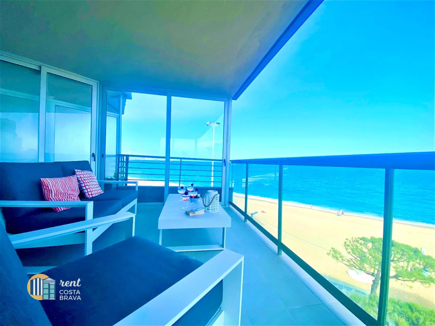 Apartment Blue Fenals direkt am Meer mit Panoramablick auf das Meer in Platja d'Aro