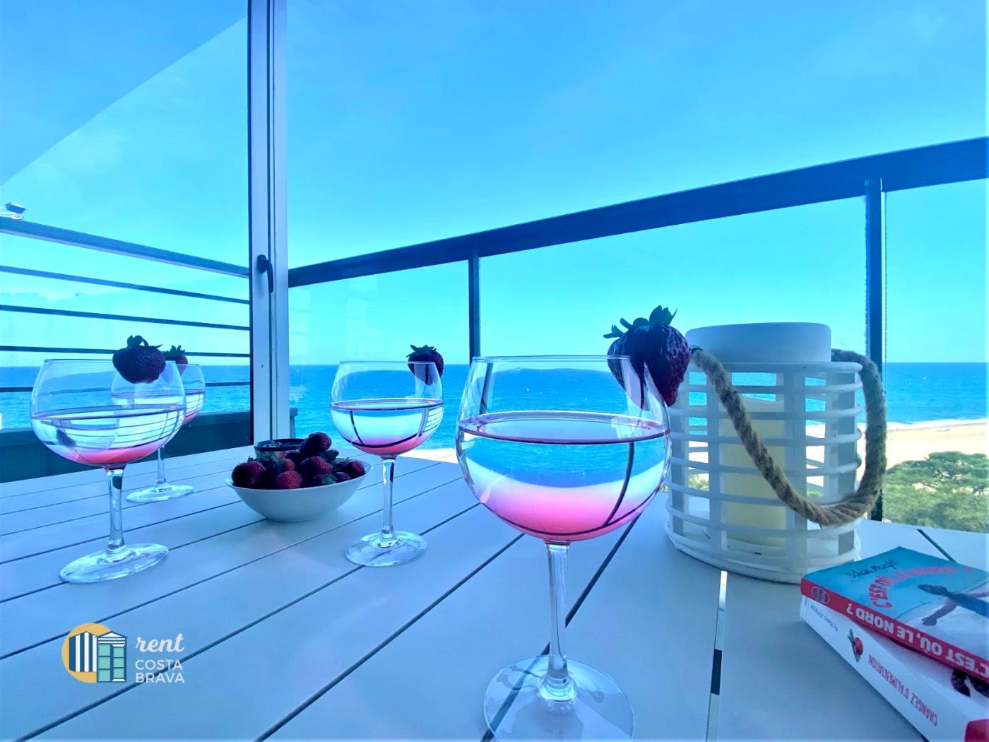 Blue Fenals appartement aan zee met panoramisch uitzicht op zee .en Platja d'Aro