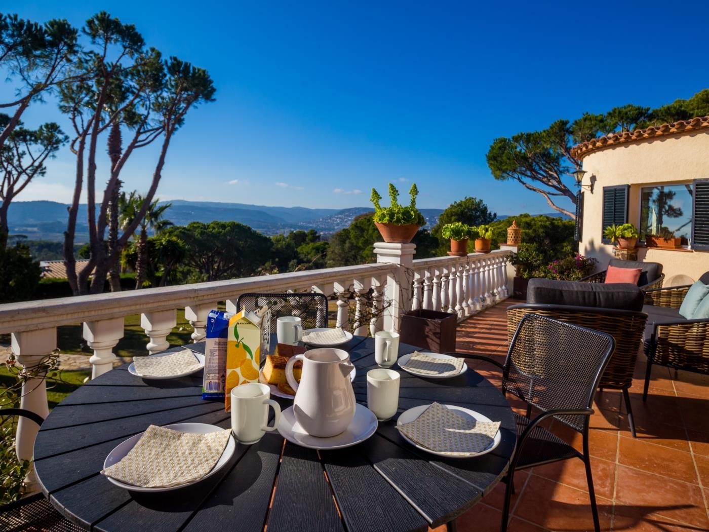 Villa Boreal geräumiges Haus mit privatem Pool, Garten und Meerblick in Calonge