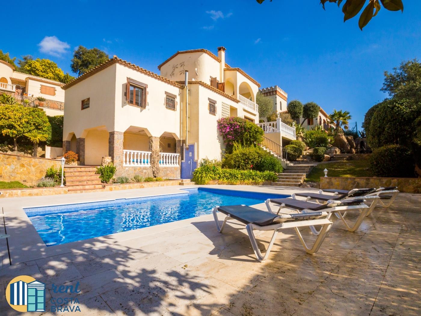Villa La Gallega mit privatem Garten und beheiztem Pool in Calonge