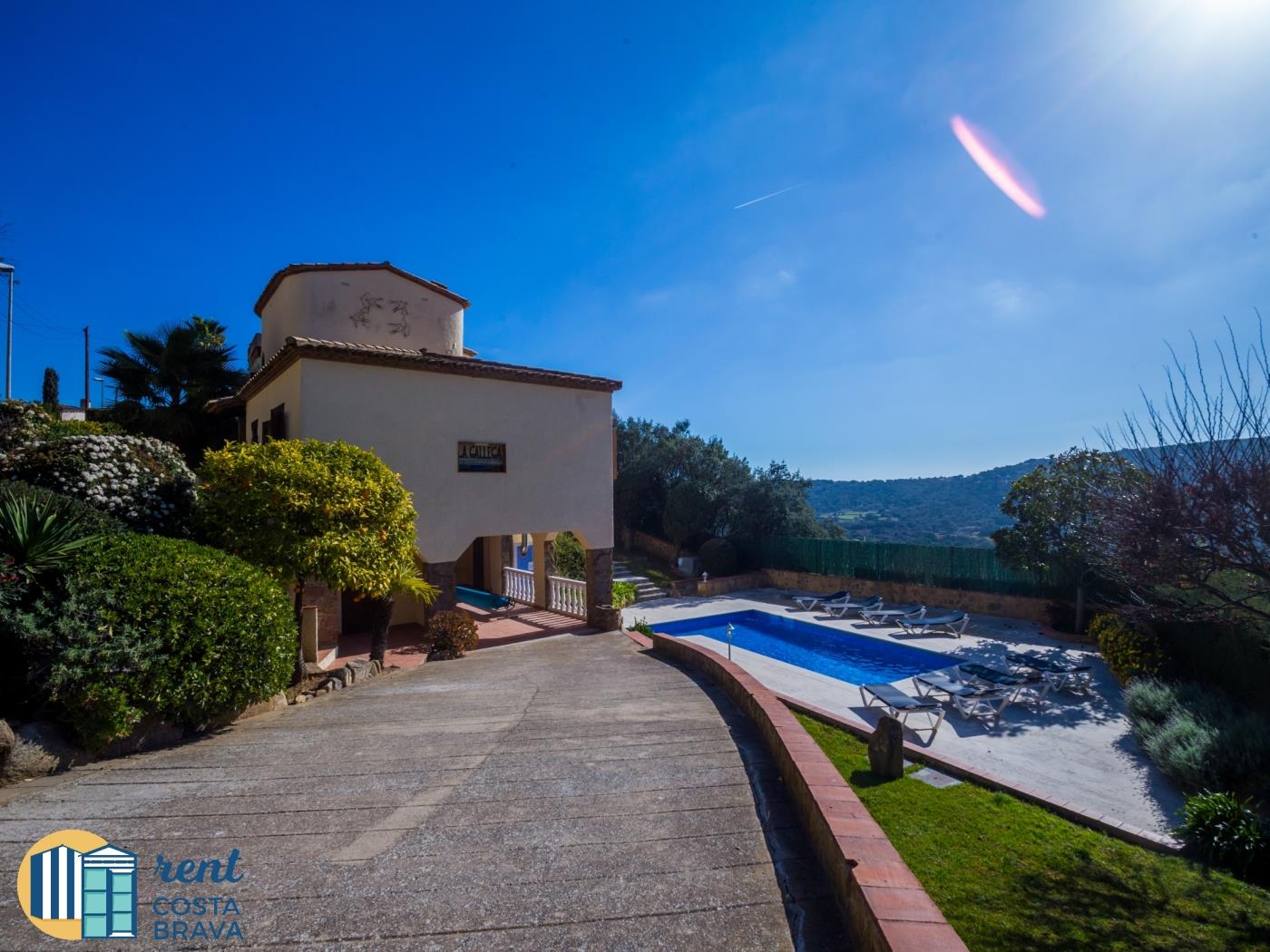Villa La Gallega con jardín privado y piscina climatizada en Calonge