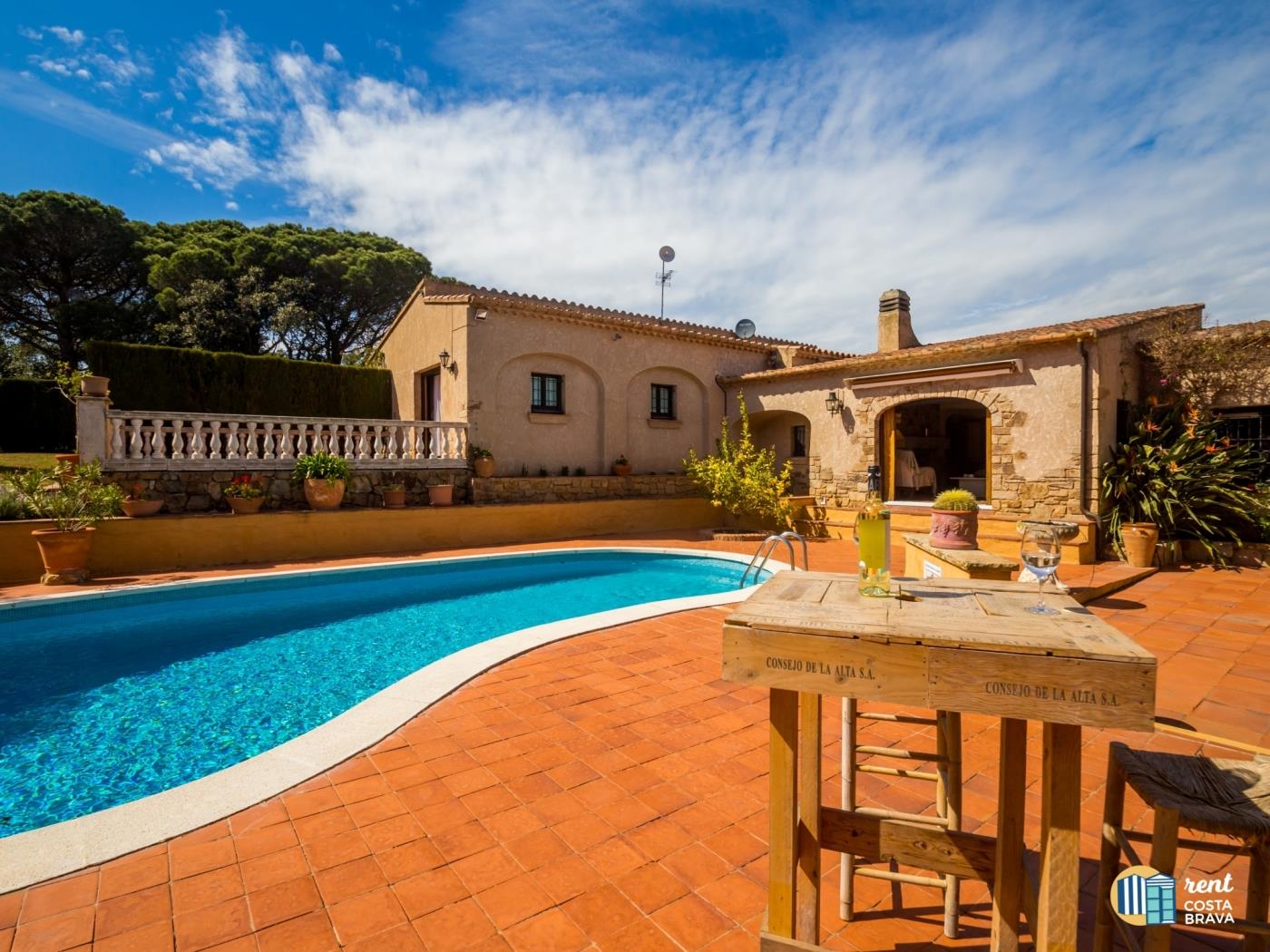 Villa Violeta spacious townhouse with private swimming pool. in Castell-Platja d'Aro