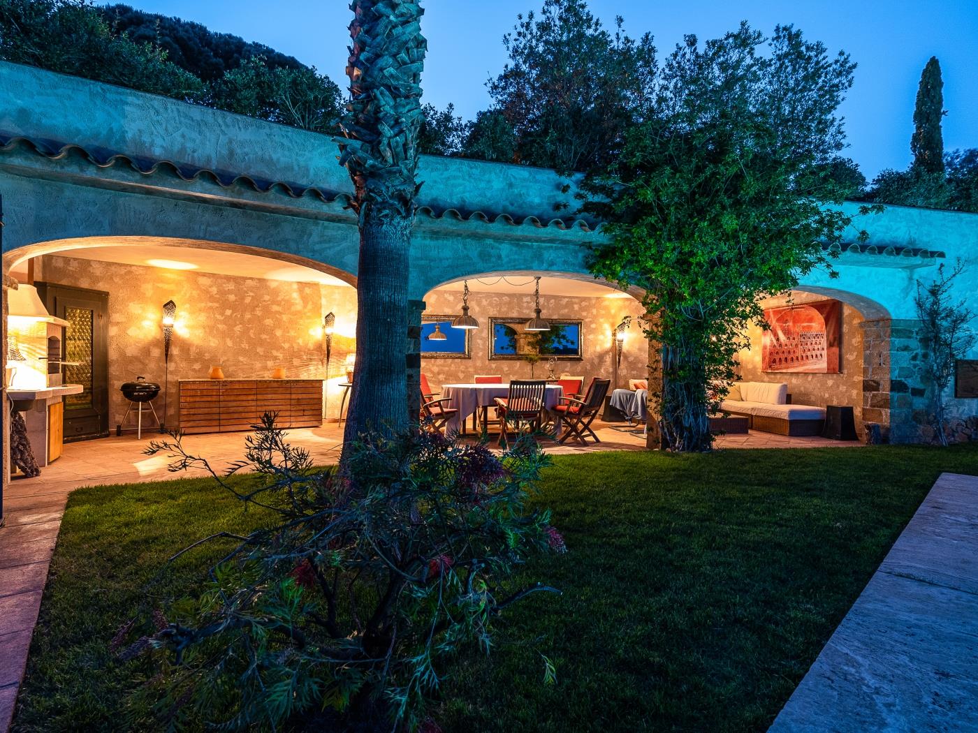 Villa Azucena amb vistes al mar i muntanya, piscina, bonic jardí i Wi-Fi a Platja d'Aro