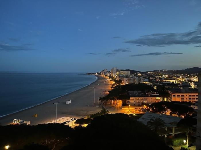 Apt. Panoramic seafront and direct access to the beach in Castell-Platja d'Aro