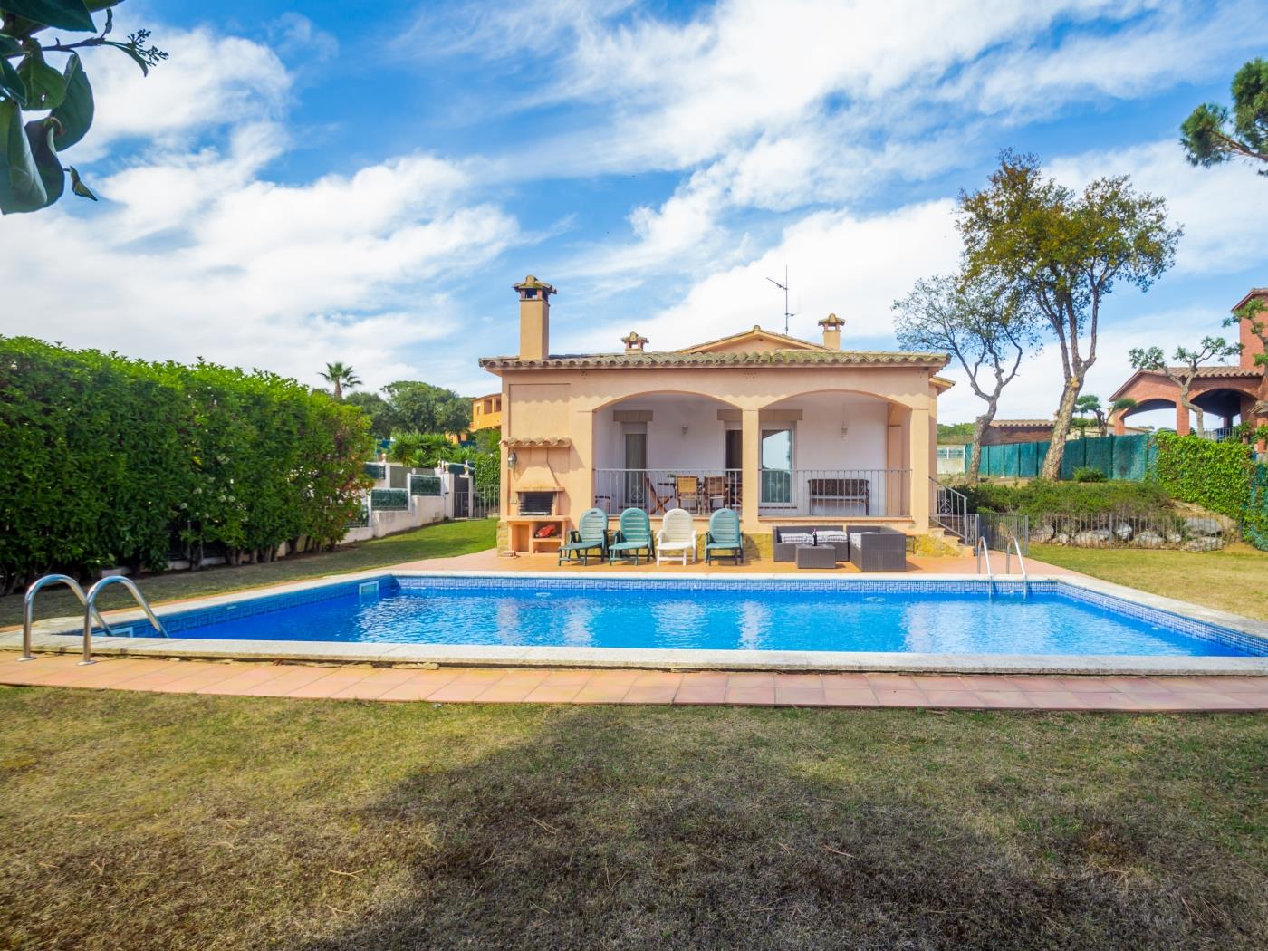 Casa Margarita con piscina privada y pàrquing en Calonge