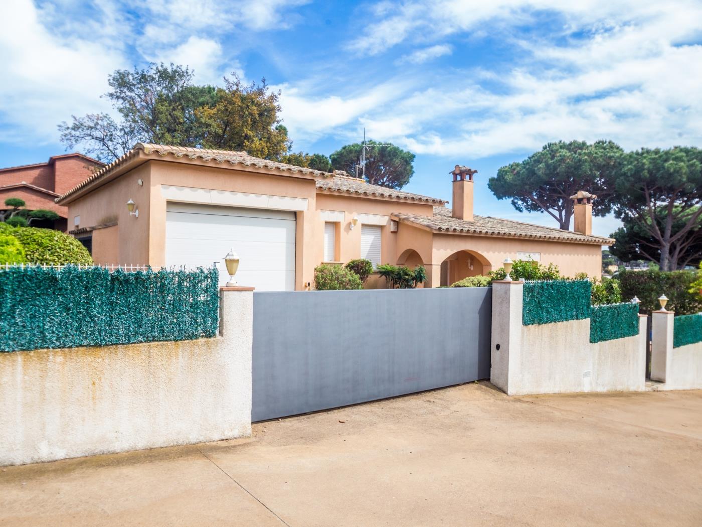 Casa Margarita con piscina privada y pàrquing en Calonge