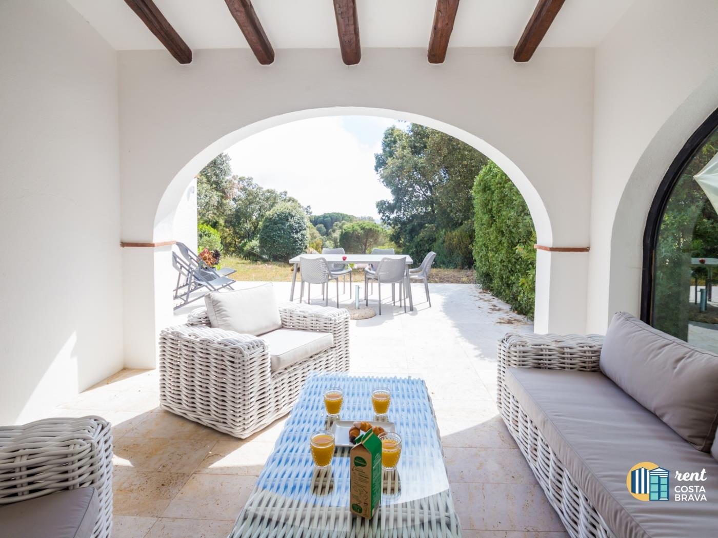 Villa LA KAZ amb piscina, espaiosa i lluminosa a Castell-Platja d'Aro