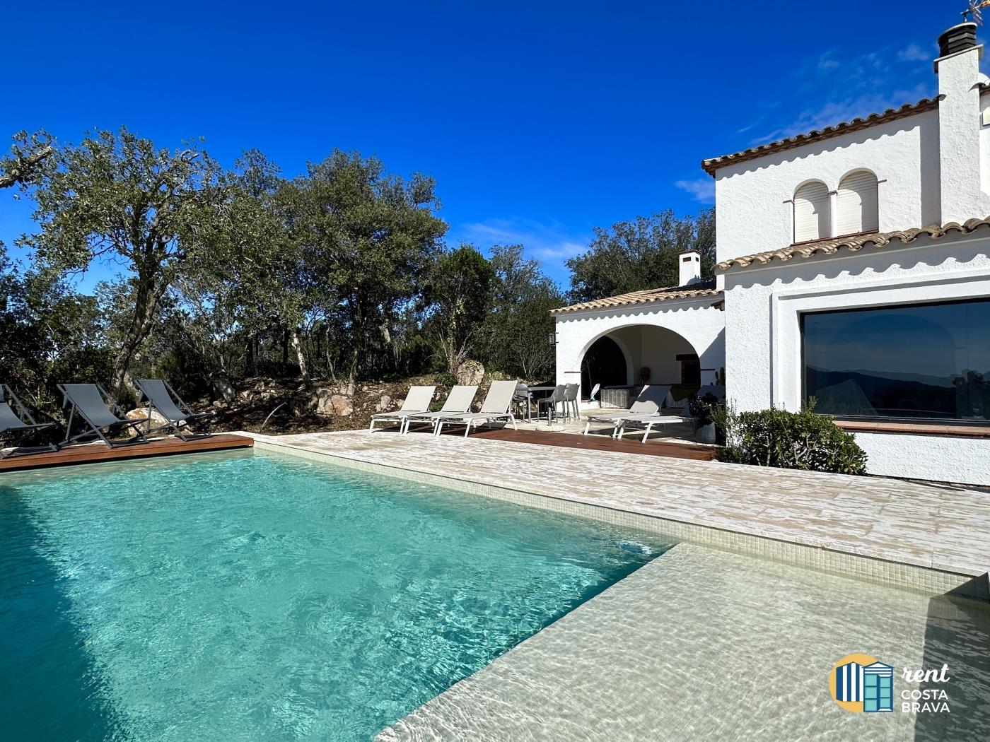 Villa LA KAZ avec piscine, spacieux et lumineux à Castell-Platja d'Aro