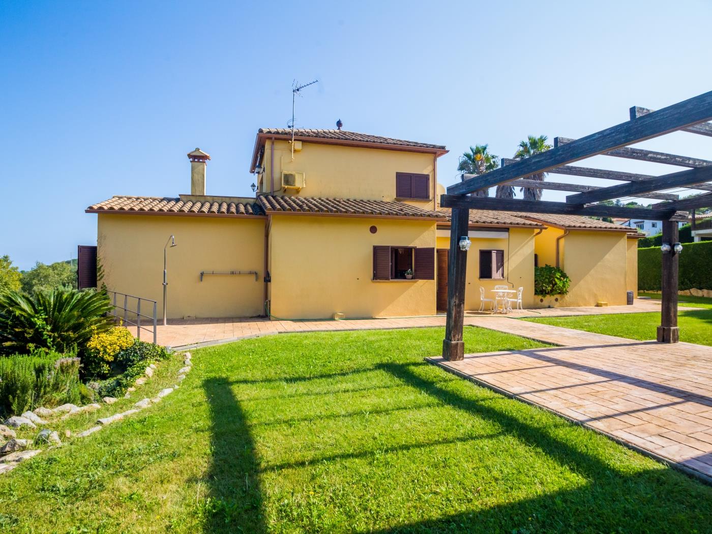 Villa Mounia amb piscina i gran espai exterior a Calonge