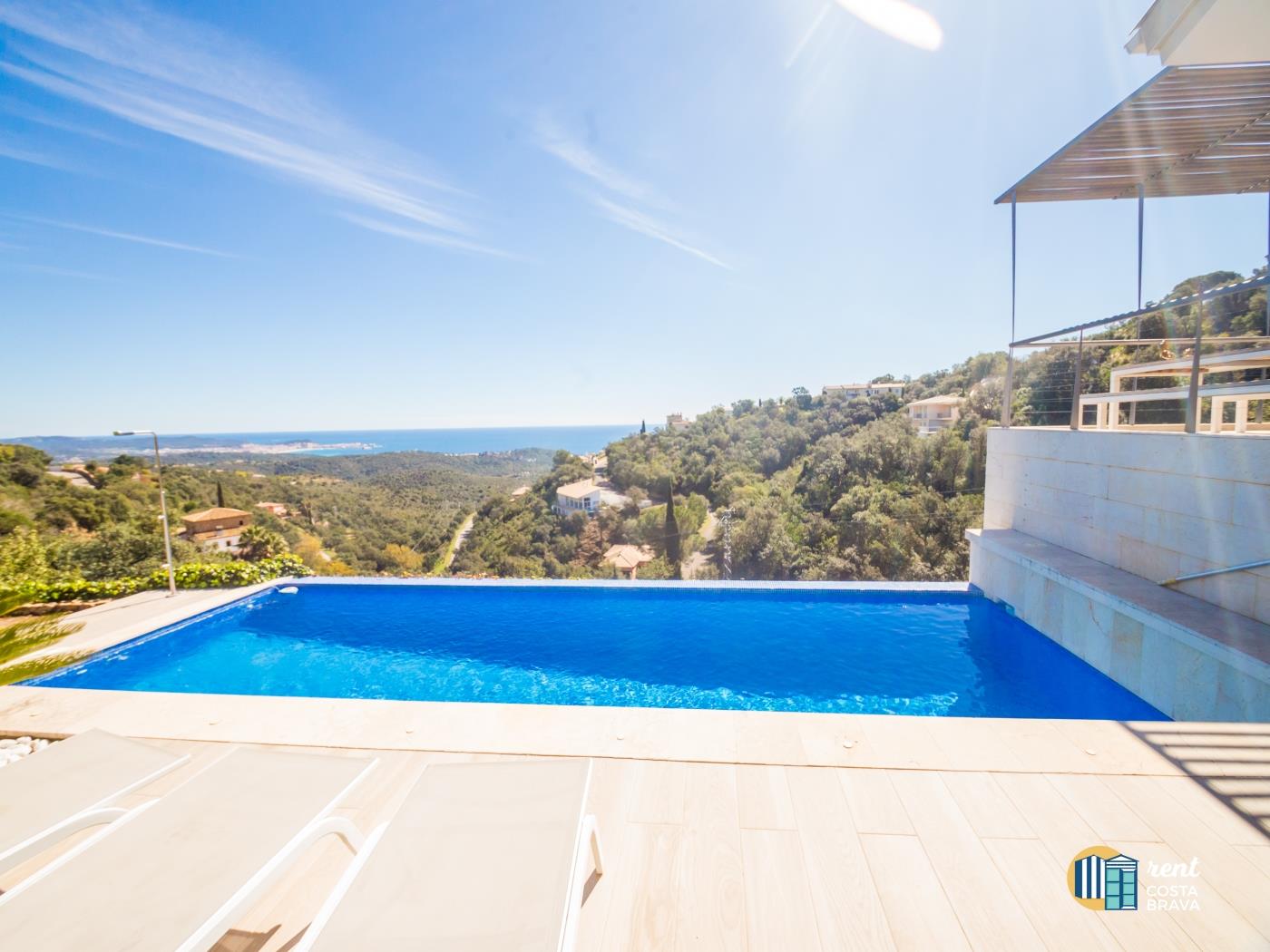 Villa Azalia en Mas Nou, con vistas al mar y piscina en Castell-Platja d'Aro
