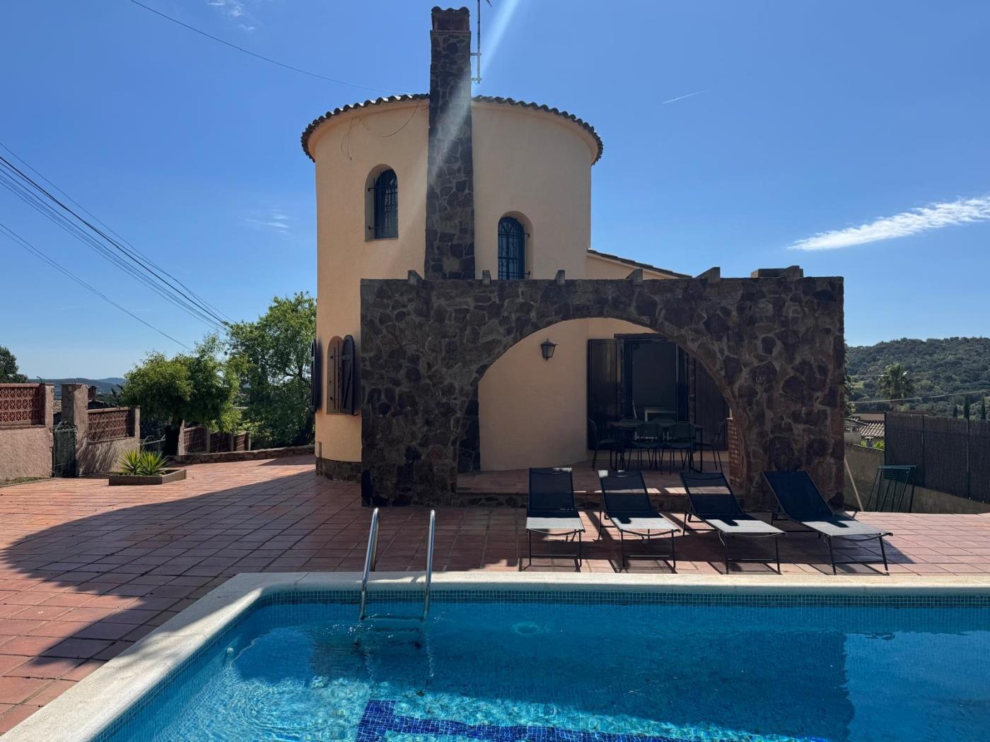 Villa Issop: Elegància i Tranquil·litat a Cabanyes, Calonge a Calonge
