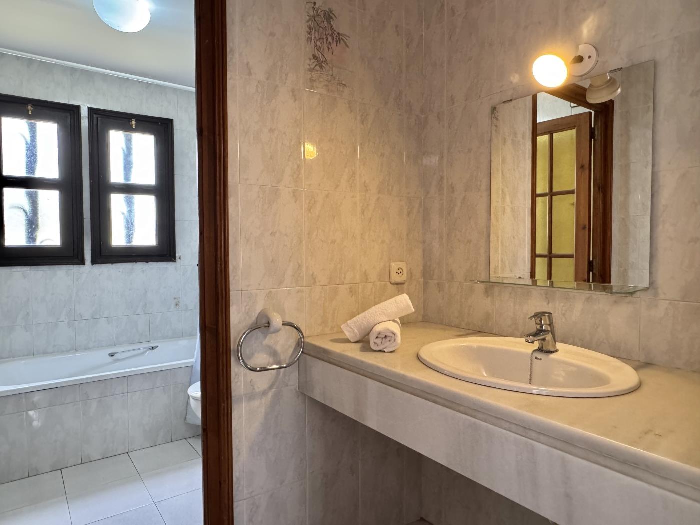 Villa Issop: Elegancia y Tranquilidad en Cabanyes, Calonge en Calonge
