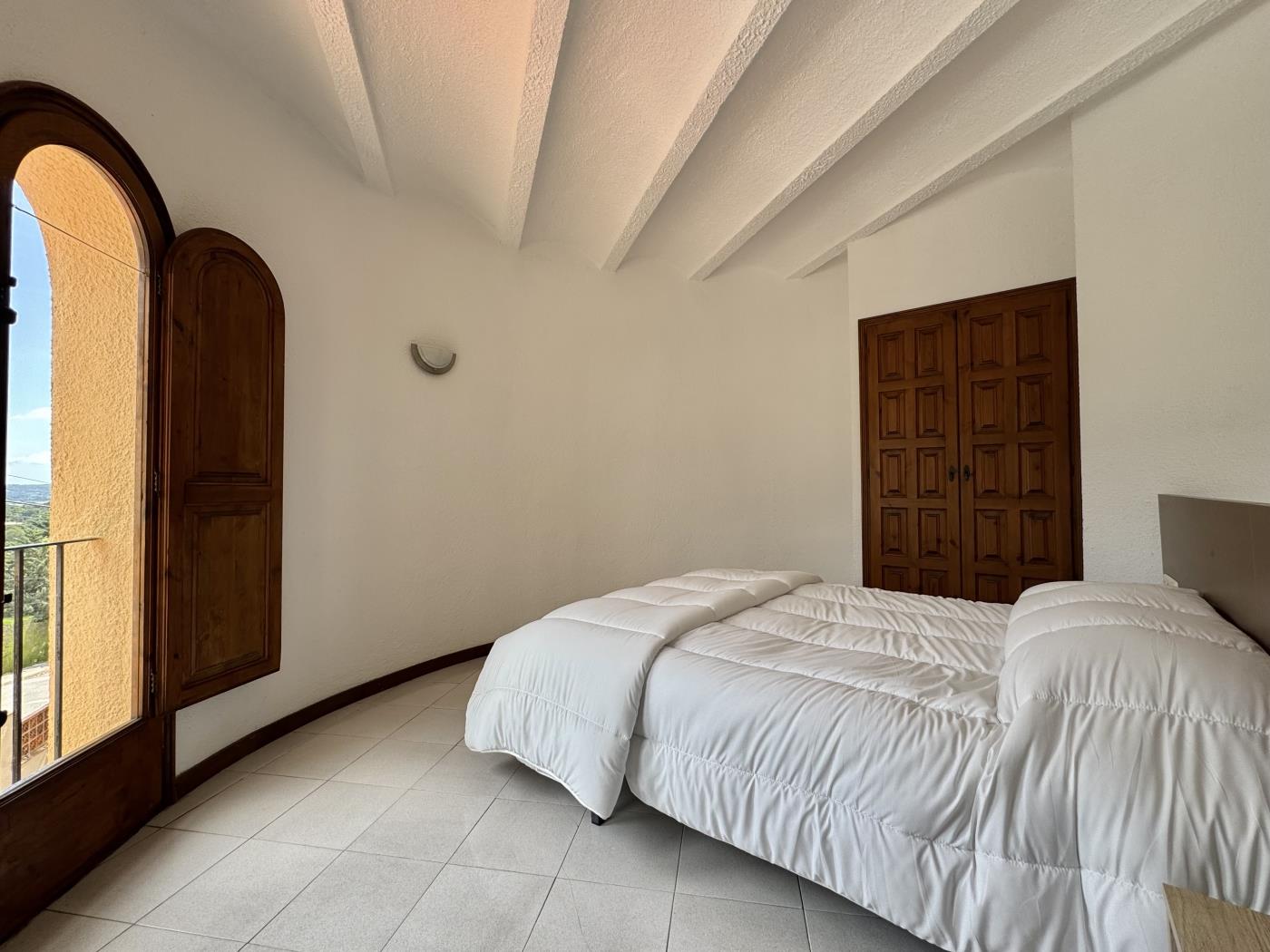 Villa Issop: Elegancia y Tranquilidad en Cabanyes, Calonge en Calonge