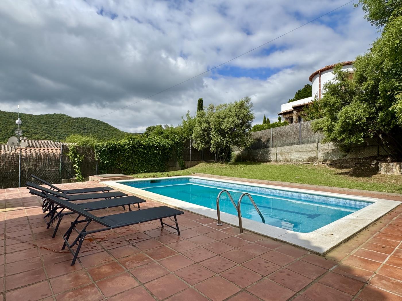 Villa Issop: Elegancia y Tranquilidad en Cabanyes, Calonge en Calonge