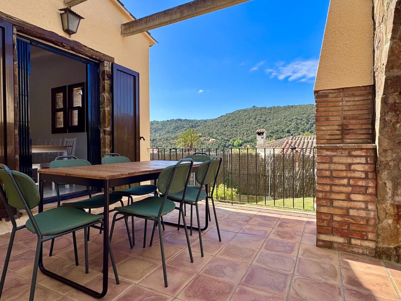 Villa Issop: Elegancia y Tranquilidad en Cabanyes, Calonge en Calonge