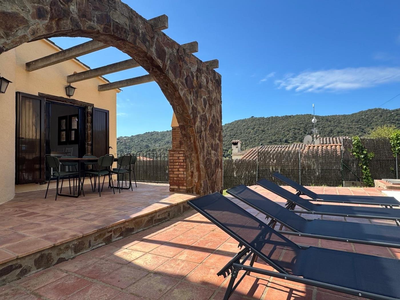 Villa Issop: Elegància i Tranquil·litat a Cabanyes, Calonge a Calonge