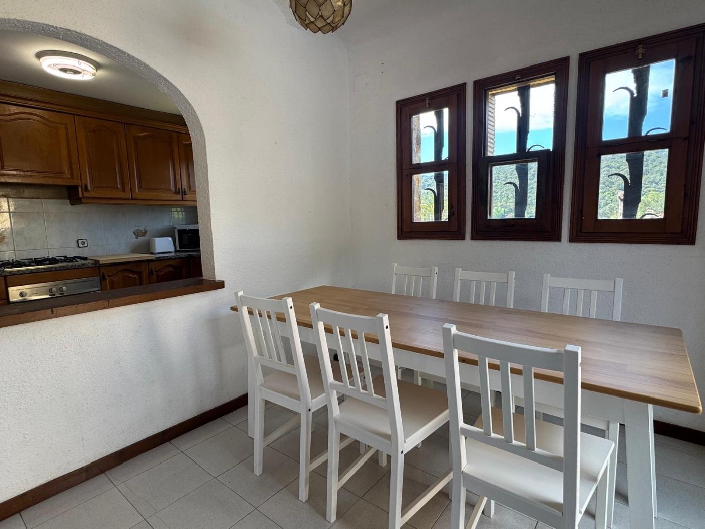 Villa Issop: Elegància i Tranquil·litat a Cabanyes, Calonge a Calonge