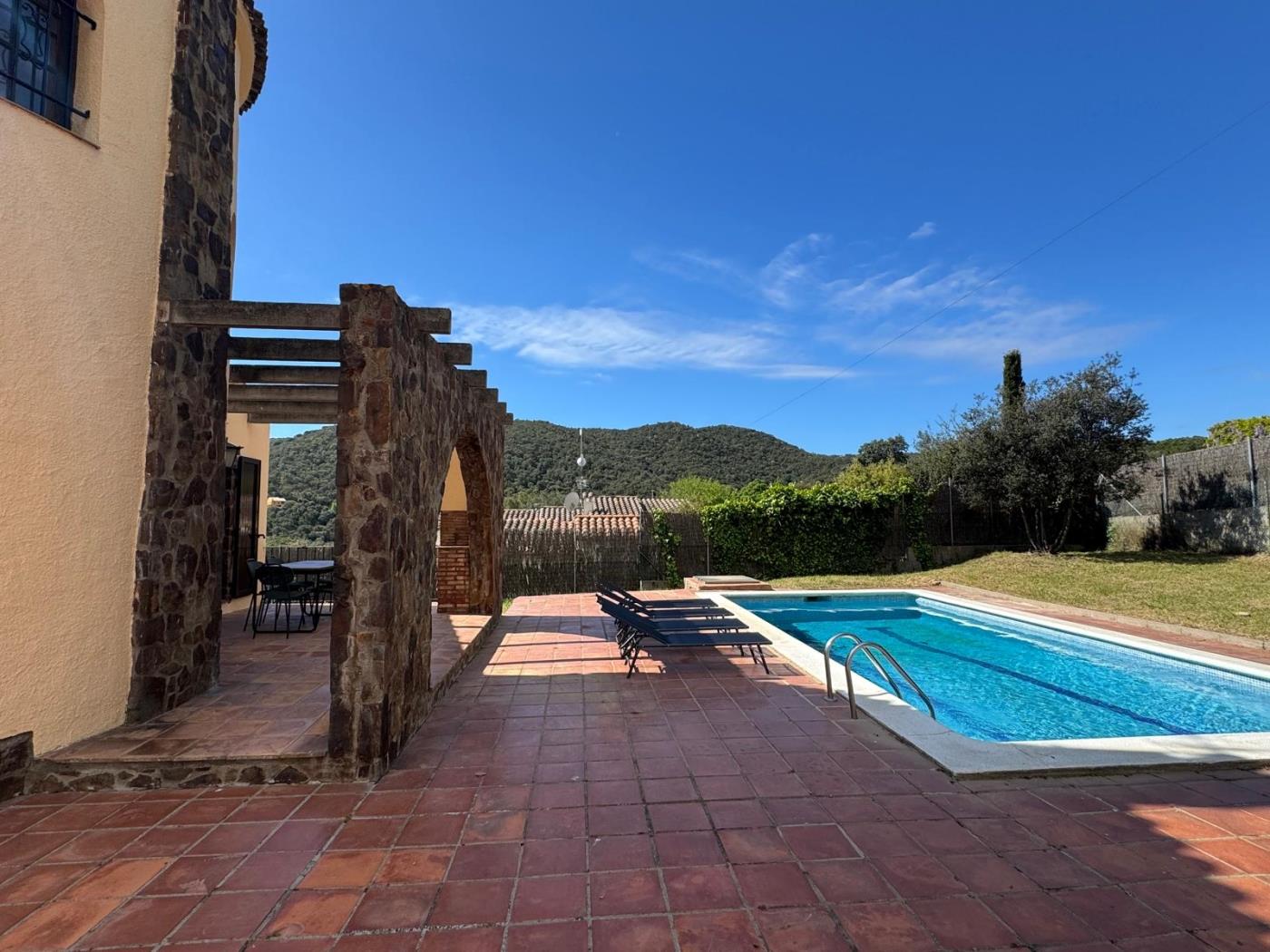 Villa Issop: Elegància i Tranquil·litat a Cabanyes, Calonge a Calonge